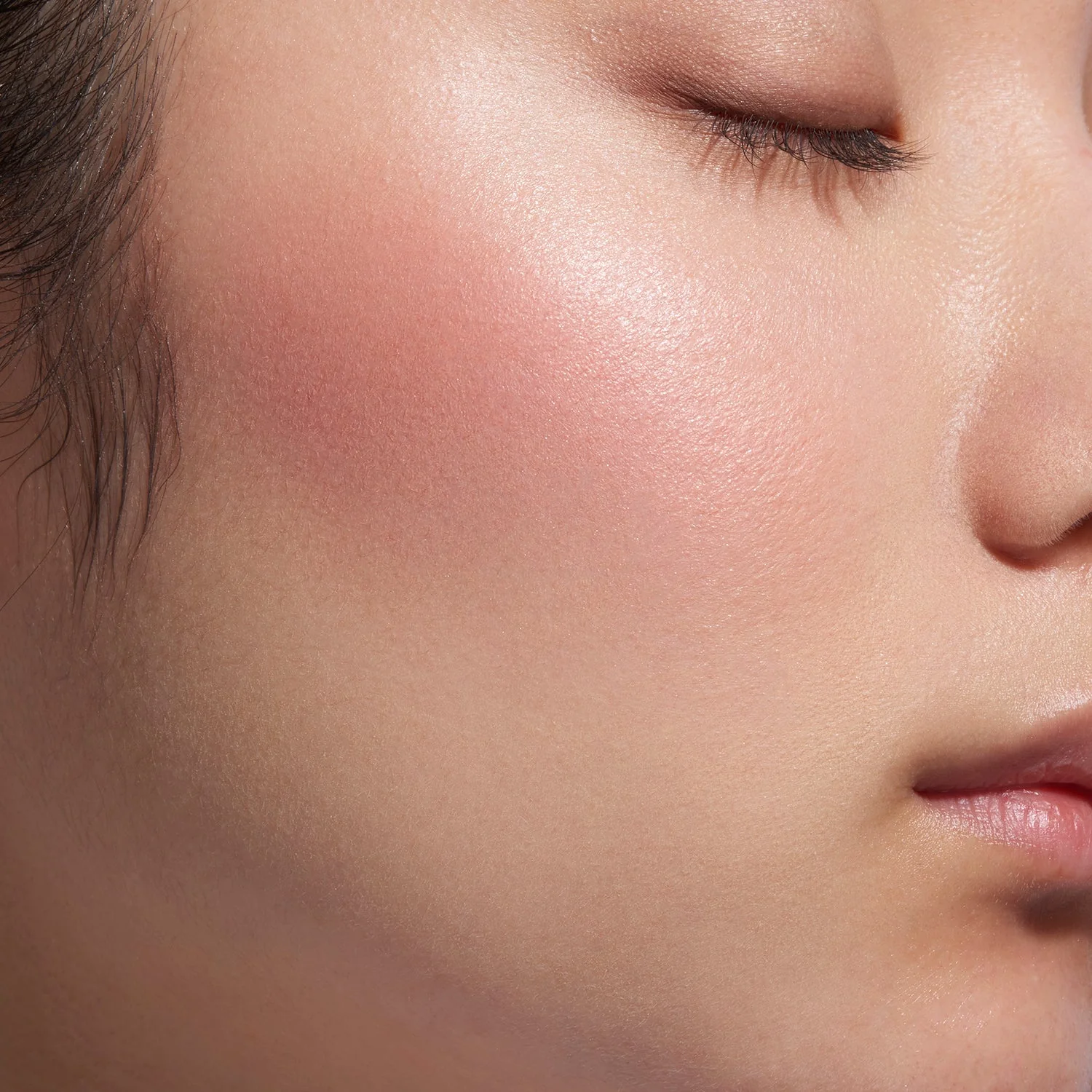 Lunasol Coloring Soft Cheeks - Image 4