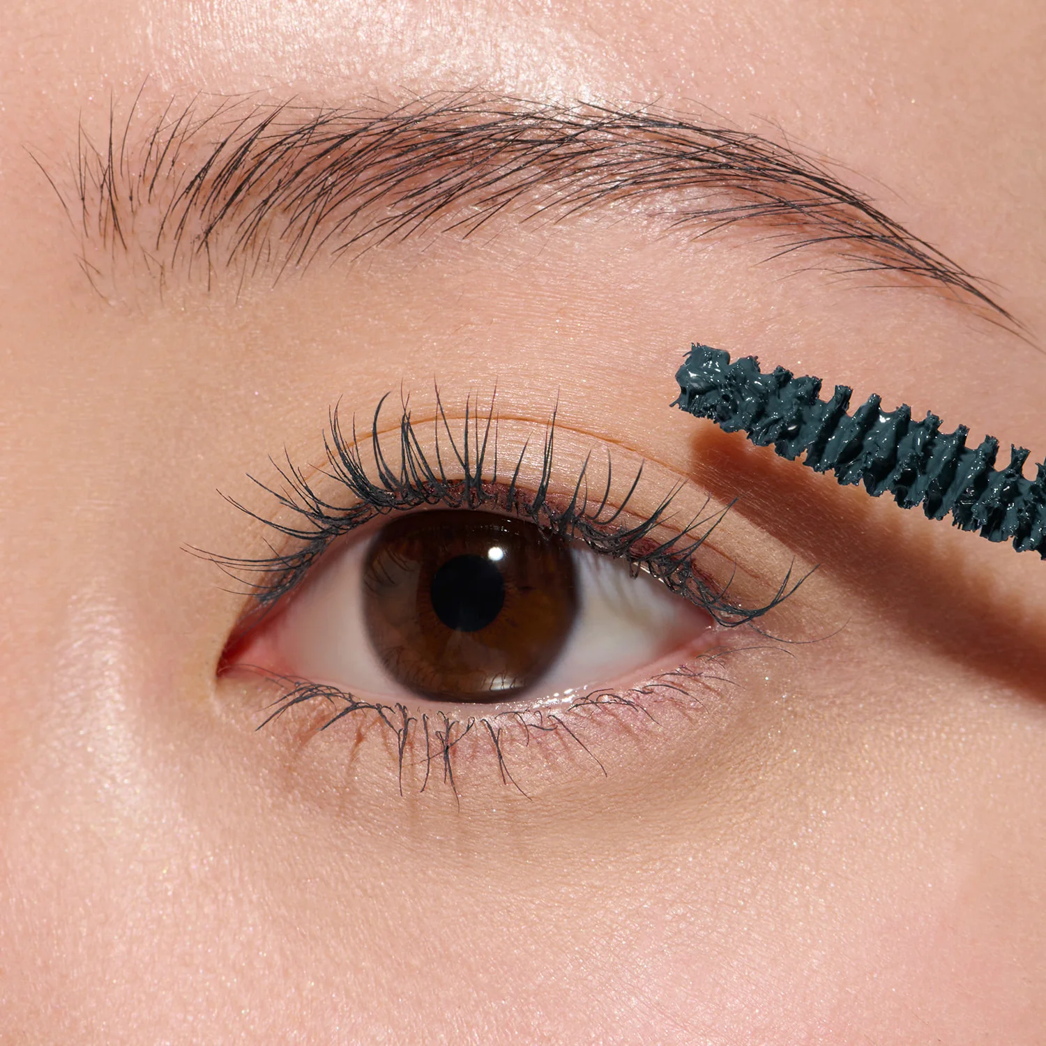 Lunasol Feathery Defining Mascara - Image 11