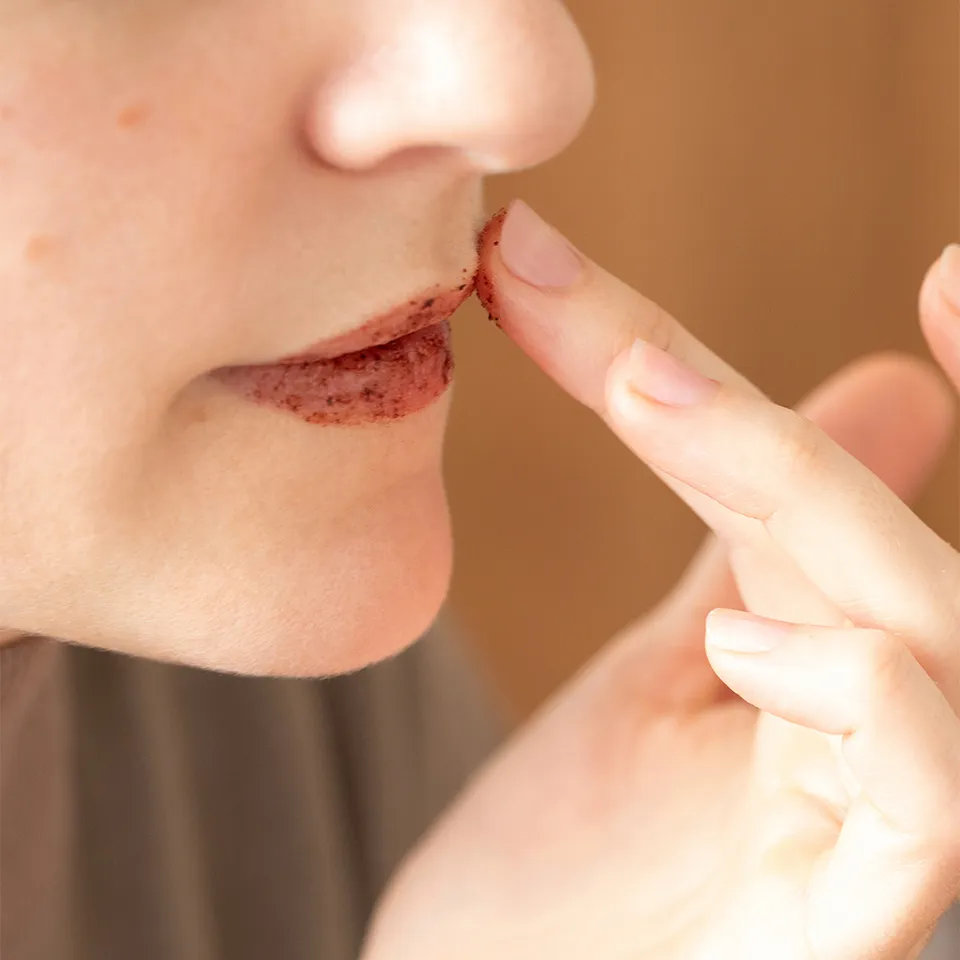Shiro Chocolat Oil Lip Scrub - Image 2