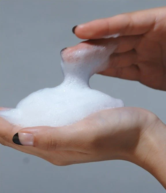 Shu Uemura Botanic Oil Gentle Amino Cleansing Foam - Image 2