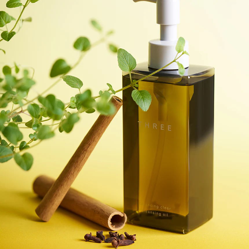 THREE Balancing Clear Cleansing Oil - Image 3