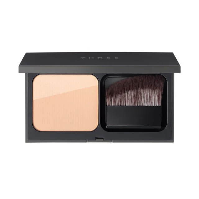 THREE Pristine Complexion Powder Foundation - Image 2